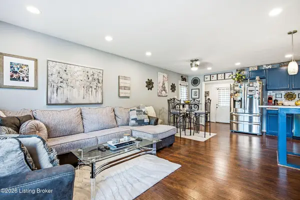 10504 Wake Ct, Louisville, KY 40272