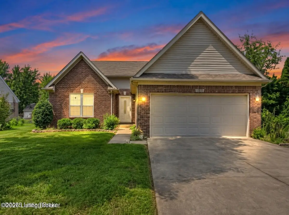 7217 Meadow Ridge Dr, Louisville, KY 40218 - #1