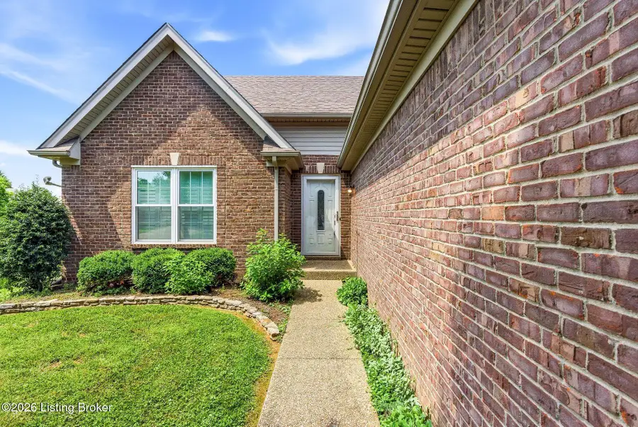 7217 Meadow Ridge Dr, Louisville, KY 40218 - #2