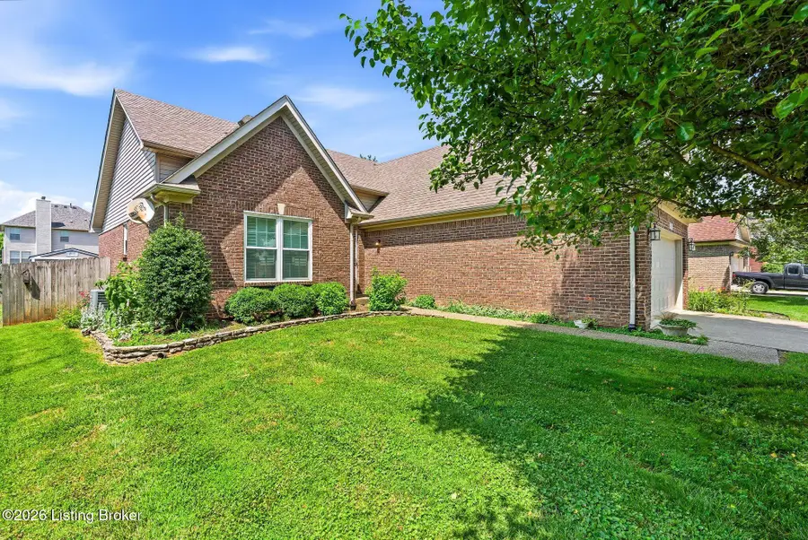 7217 Meadow Ridge Dr, Louisville, KY 40218 - #3