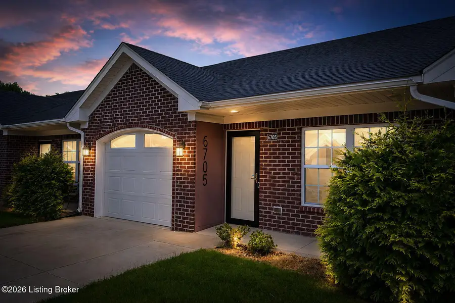 6705 Eagle Wood Dr, Louisville, KY 40272 - #2