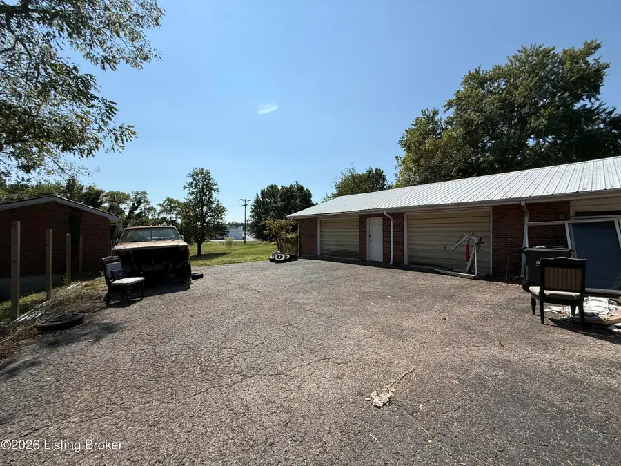 552 W Elm Rd, Radcliff, KY 40160 - #2