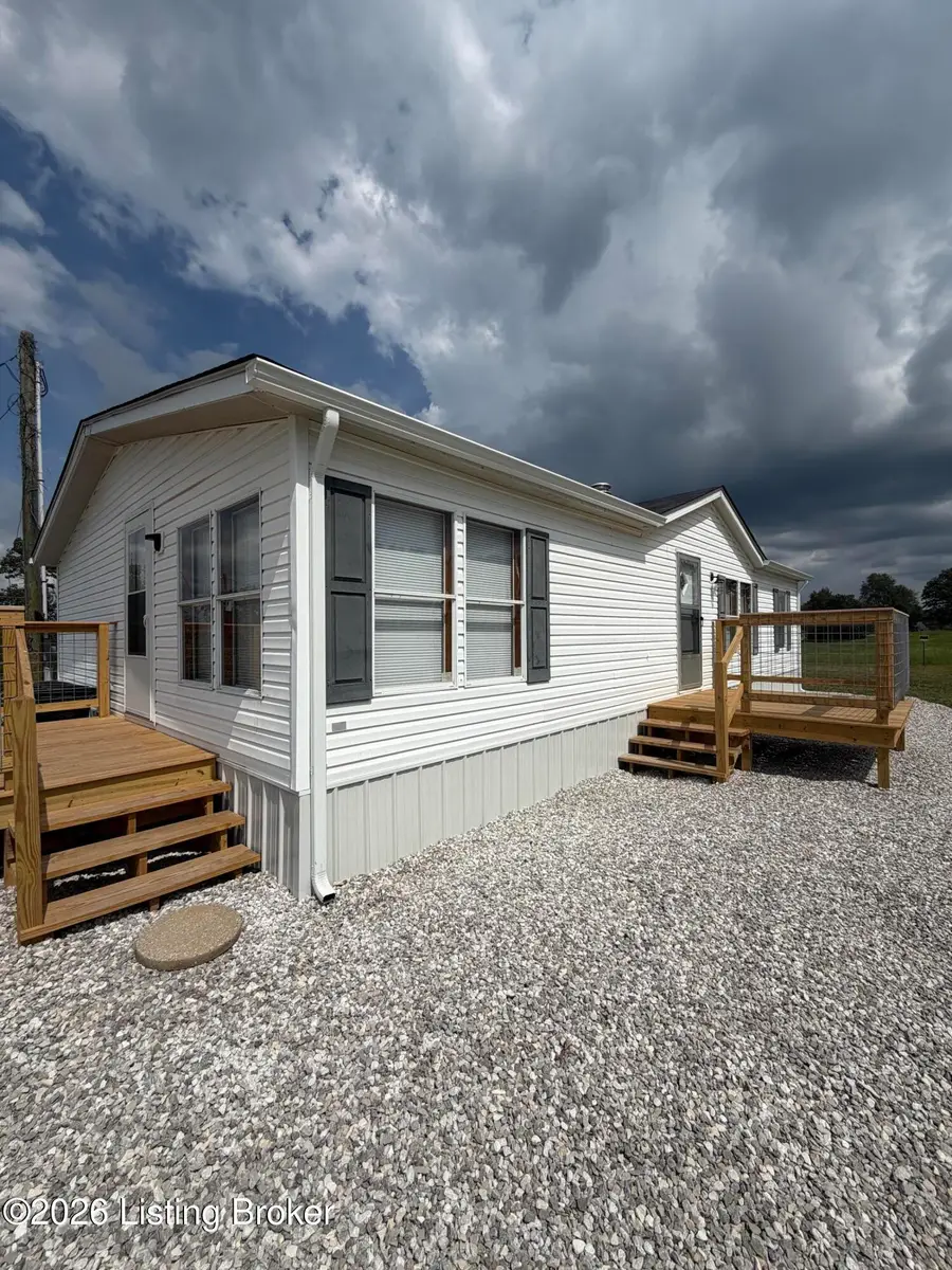 70 Youngstown St, Hardyville, KY 42746 - #3