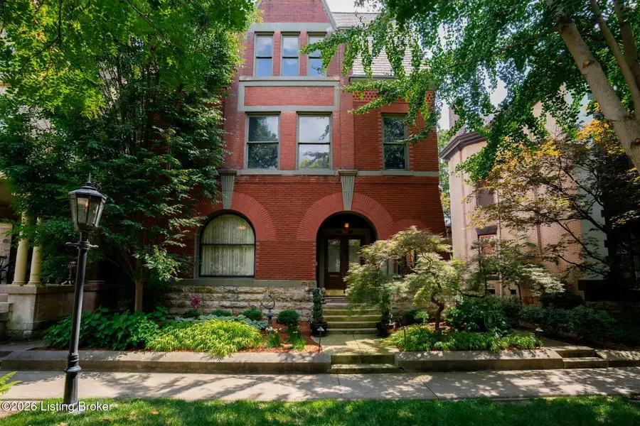 504 Belgravia Ct, Louisville, KY 40208 - #2
