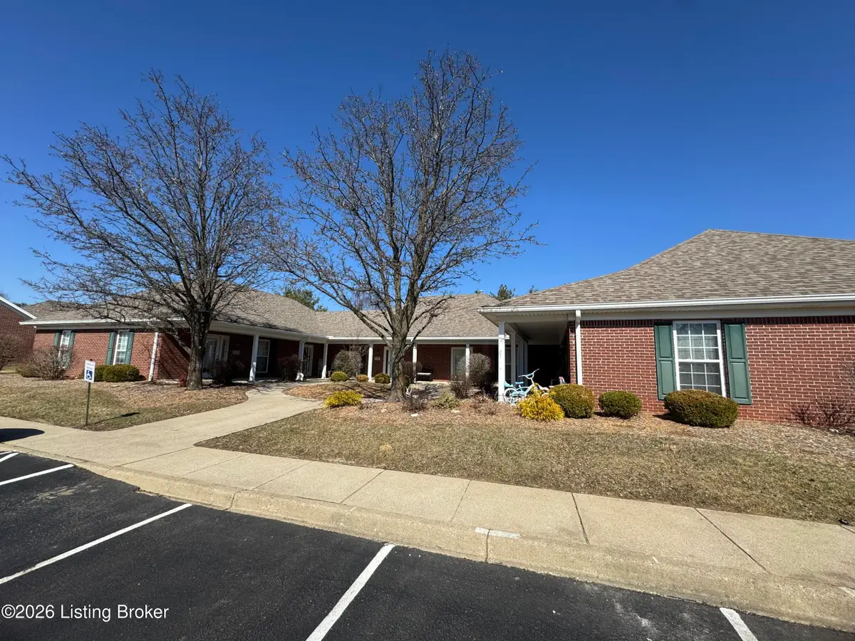 828 Garden Pointe Dr, Simpsonville, KY 40067 - #1