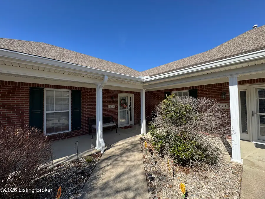 828 Garden Pointe Dr, Simpsonville, KY 40067 - #2
