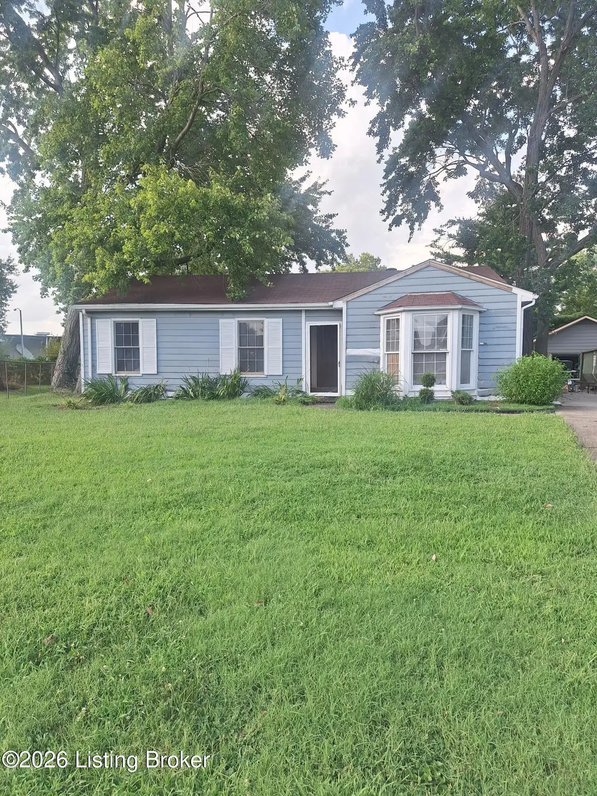 4401 Bridgeman Ct, Louisville, KY 40218 - #1