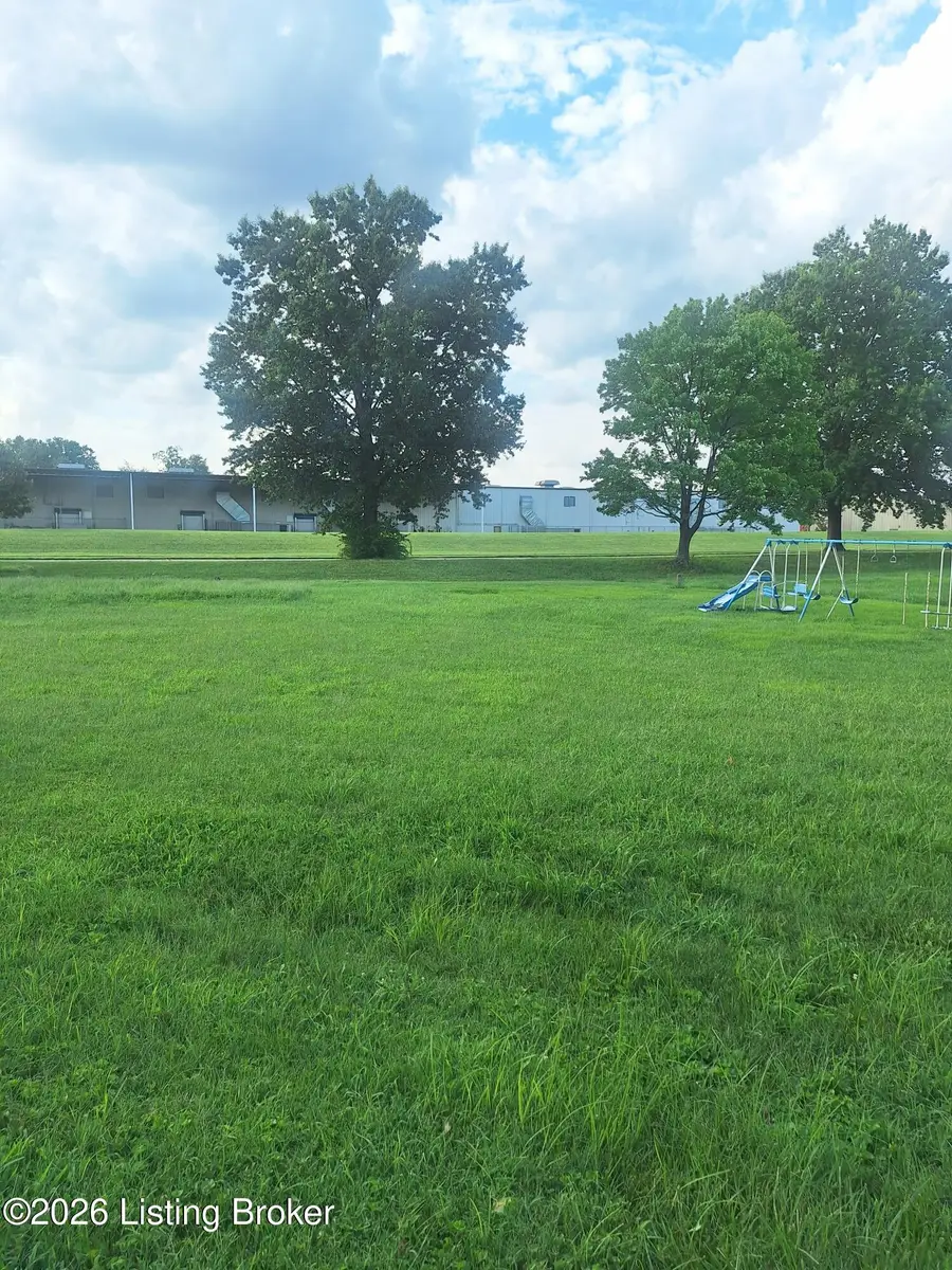 4401 Bridgeman Ct, Louisville, KY 40218 - #2