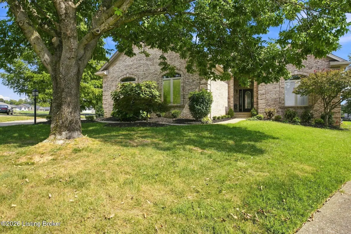 8006 Hall Farm Dr, Louisville, KY 40291 - #1