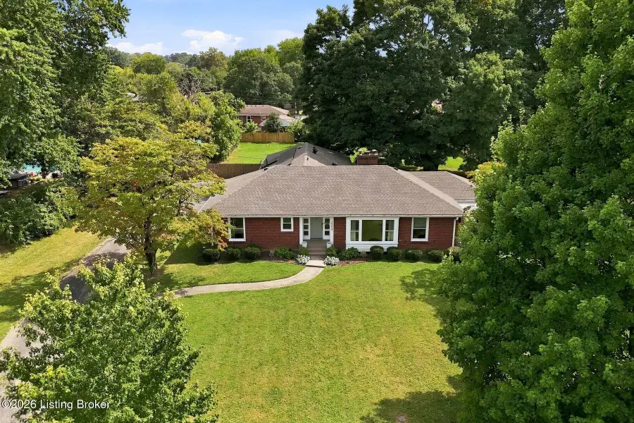 2208 Bashford Manor Ln, Louisville, KY 40218 - #2