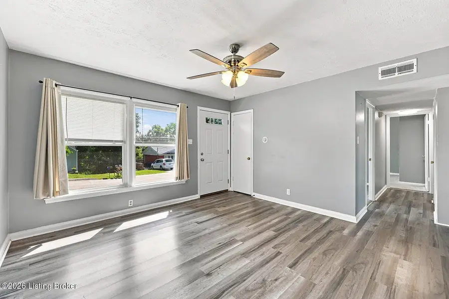 350 Eastview Cir, Shelbyville, KY 40065 - #2