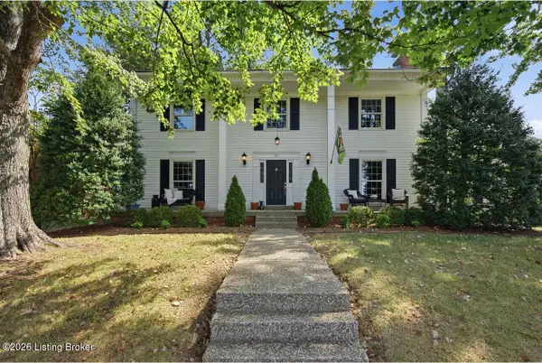 911 Thorpe Dr, Douglass Hills, KY 40243