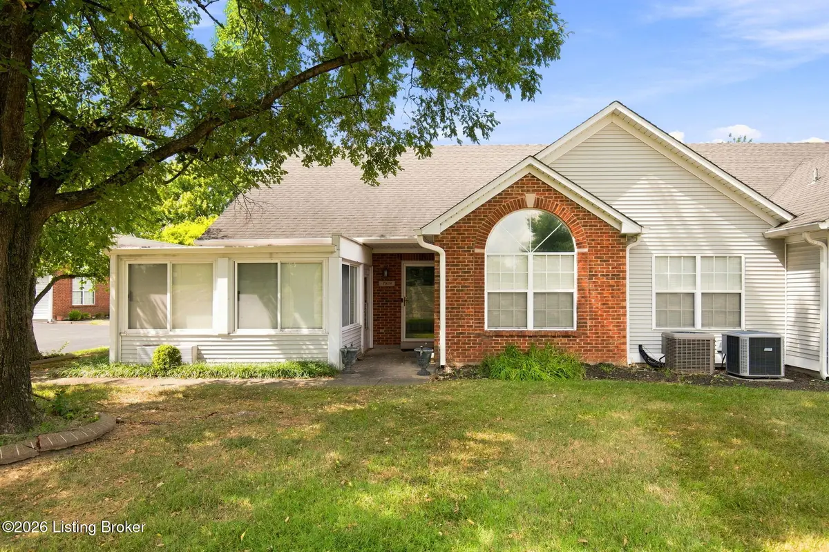 3919 Village Green Dr, Louisville, KY 40299 - #1
