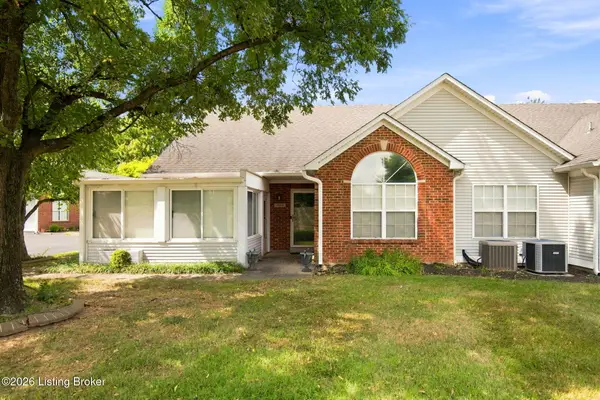 3919 Village Green Dr, Louisville, KY 40299