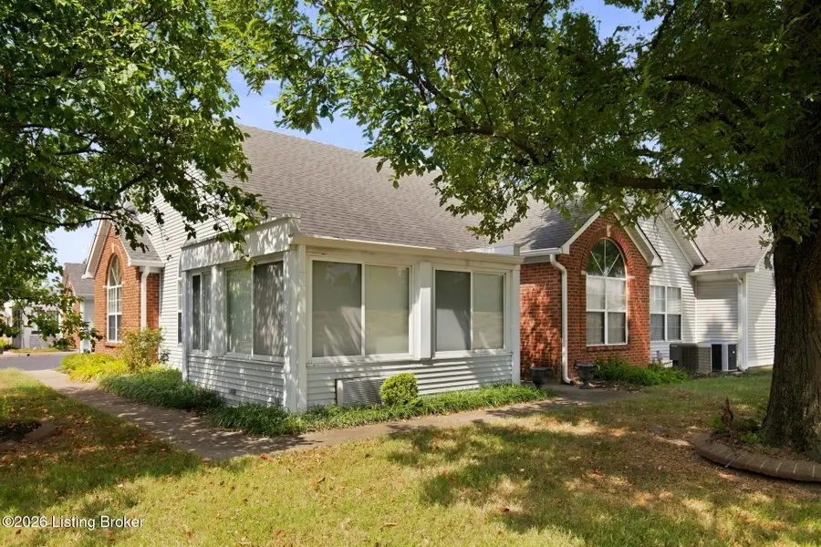3919 Village Green Dr, Louisville, KY 40299 - #2