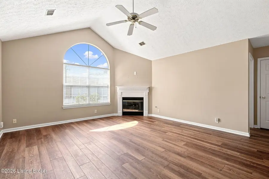 3919 Village Green Dr, Louisville, KY 40299 - #3