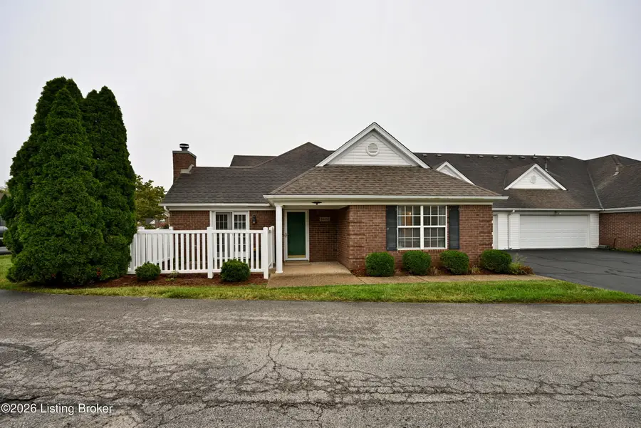 8406 Eagle Creek Dr, Lyndon, KY 40222 - #2