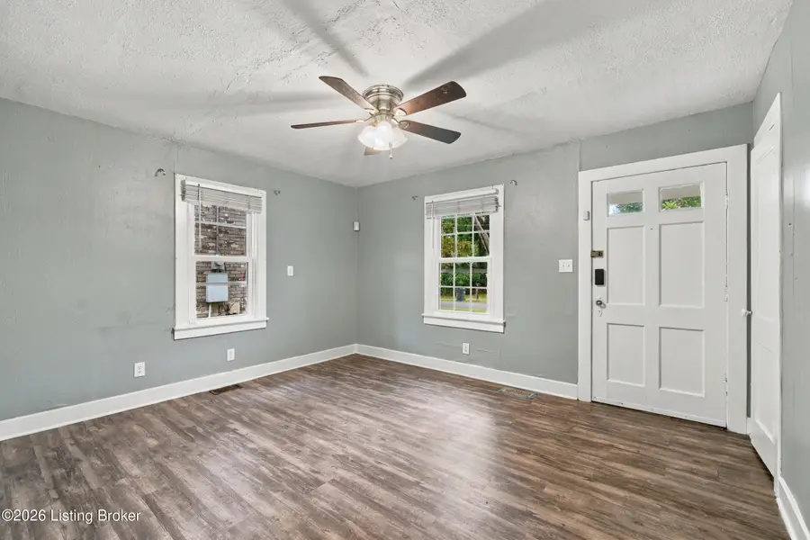 4904 Wellsworth Ave, Louisville, KY 40216 - #3