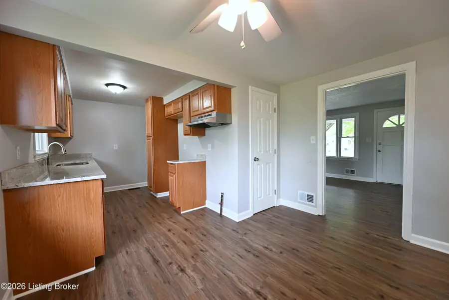 4901 Determine Ln, Louisville, KY 40216 - #2