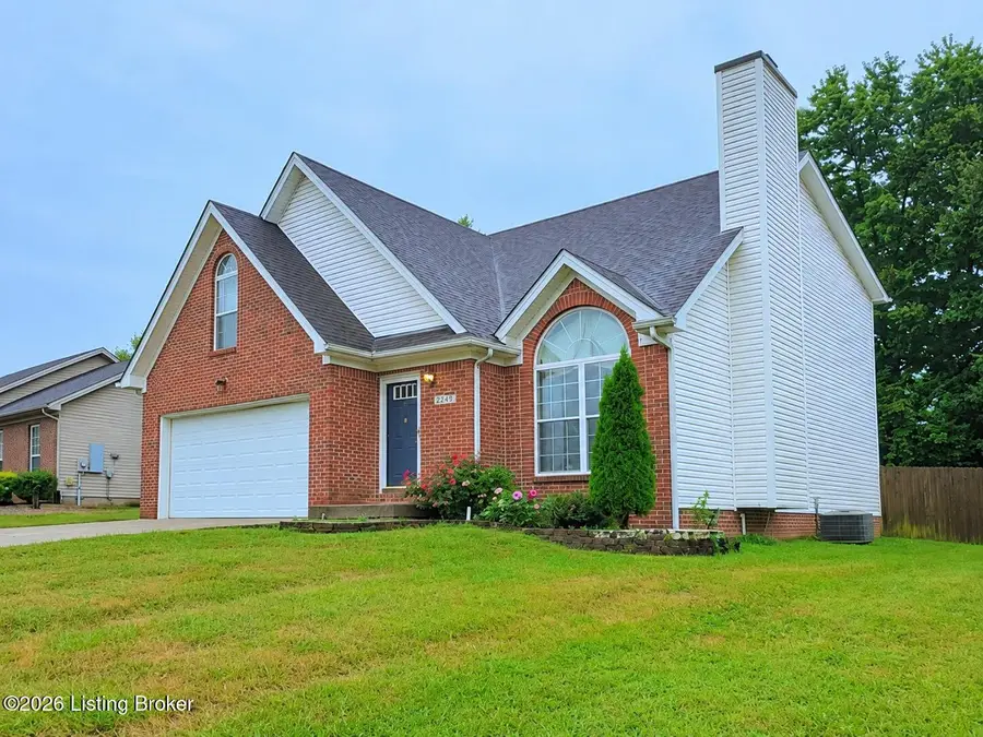 223 Woodfield Cir, Shelbyville, KY 40065 - #2
