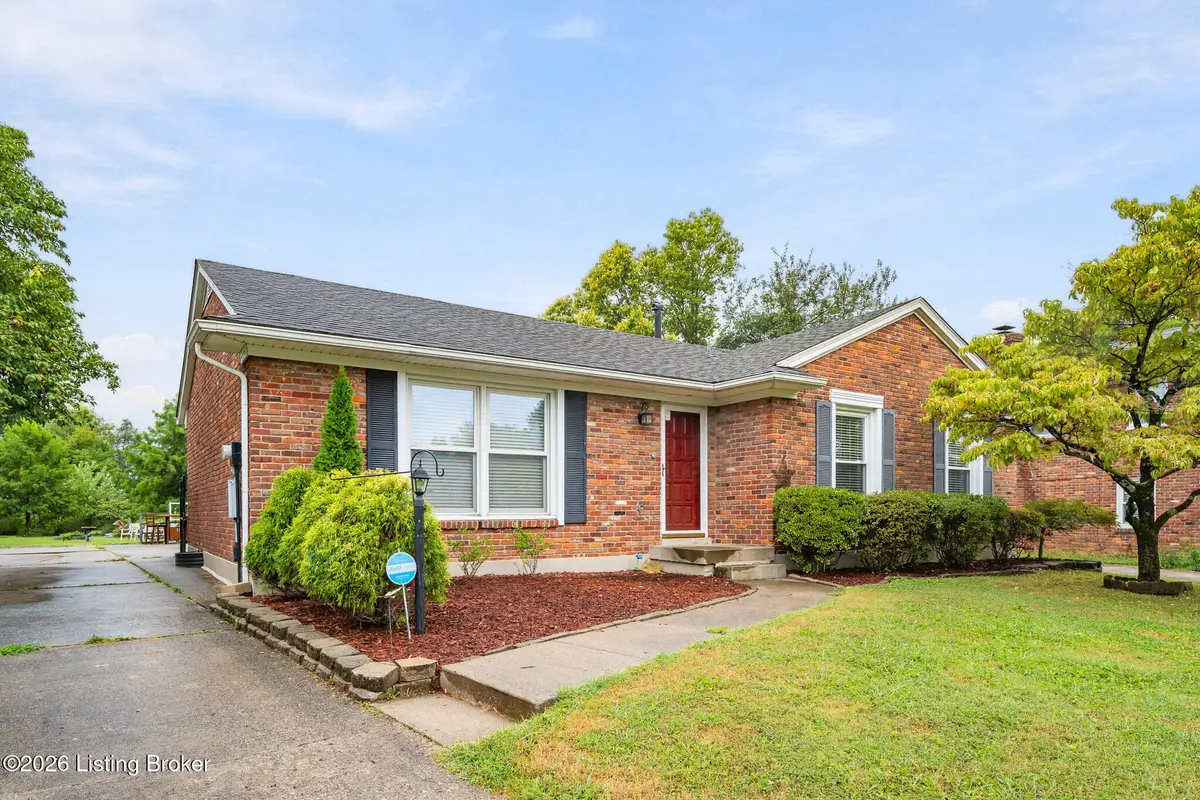 9206 Auburn Ave, Jeffersontown, KY 40299 - #1
