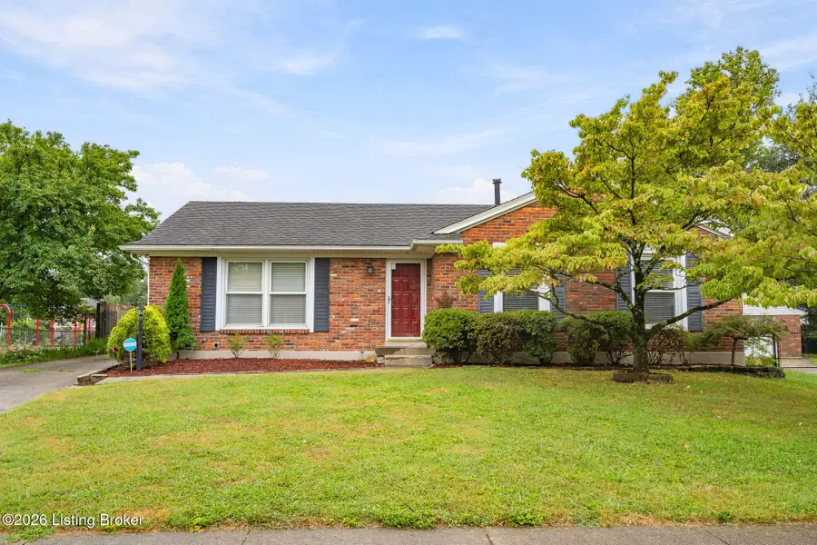 9206 Auburn Ave, Jeffersontown, KY 40299 - #2