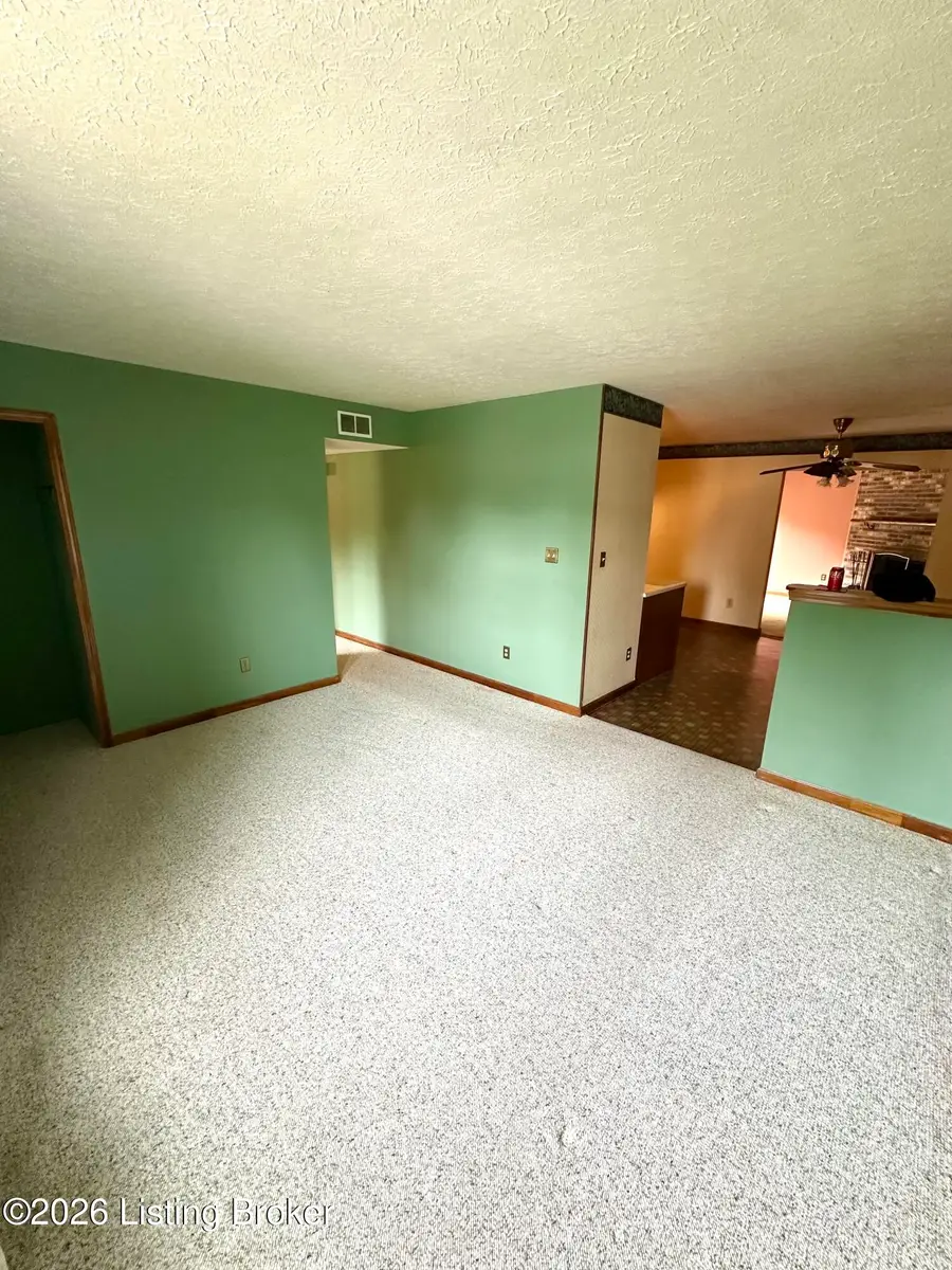 10903 Lanette Ct, Louisville, KY 40229 - #2