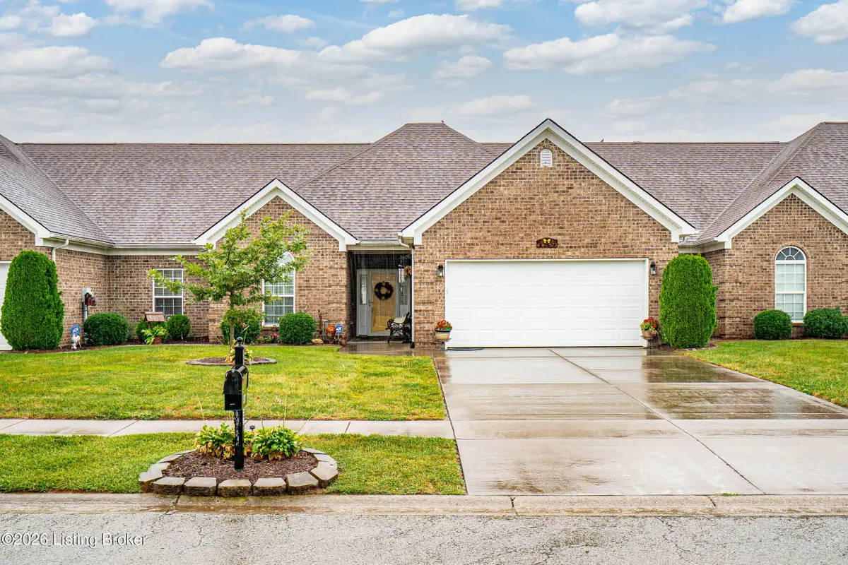 137 Locust Hill Dr, Mount Washington, KY 40047 - #1
