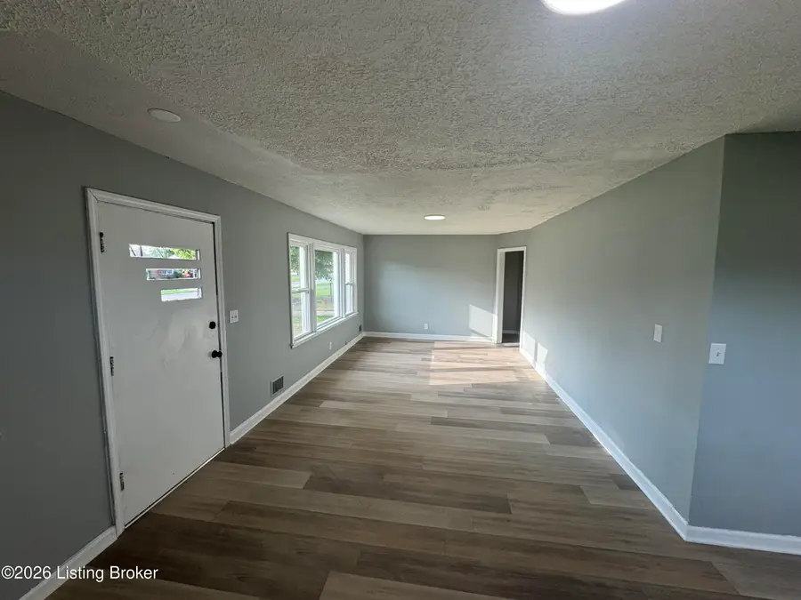 6107 Oakdale Ln, Louisville, KY 40219 - #2