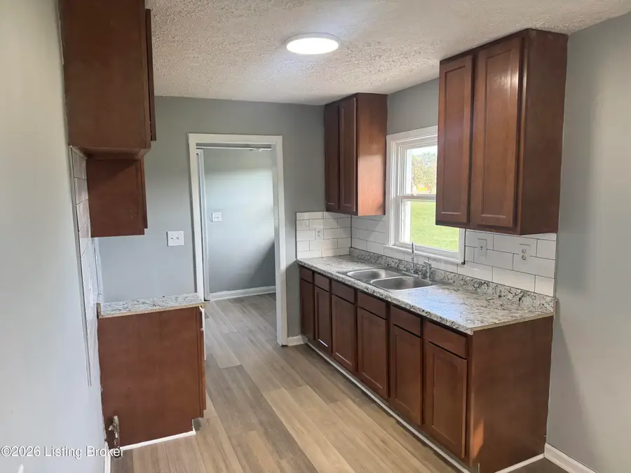 6107 Oakdale Ln, Louisville, KY 40219 - #3