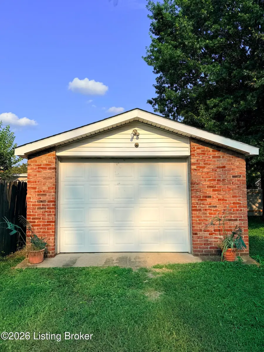 9003 Thompson Ln, Louisville, KY 40258 - #3