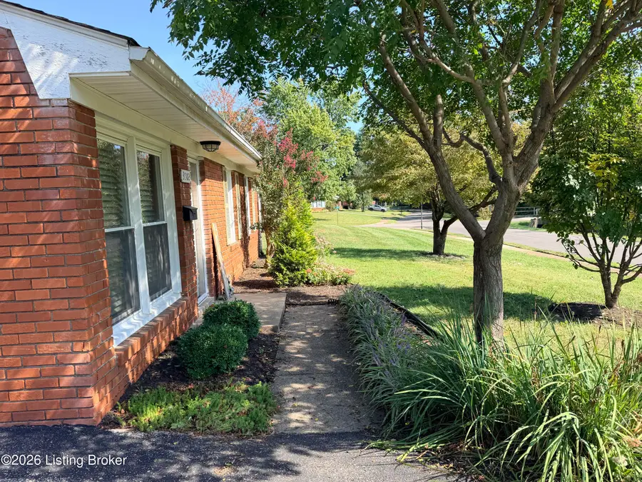 3502 Charlane Pkwy, Jeffersontown, KY 40299 - #3
