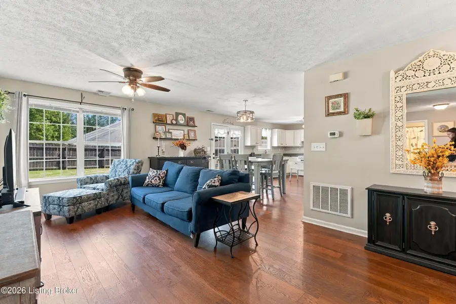 230 Clover Cove Dr, Shepherdsville, KY 40165 - #3