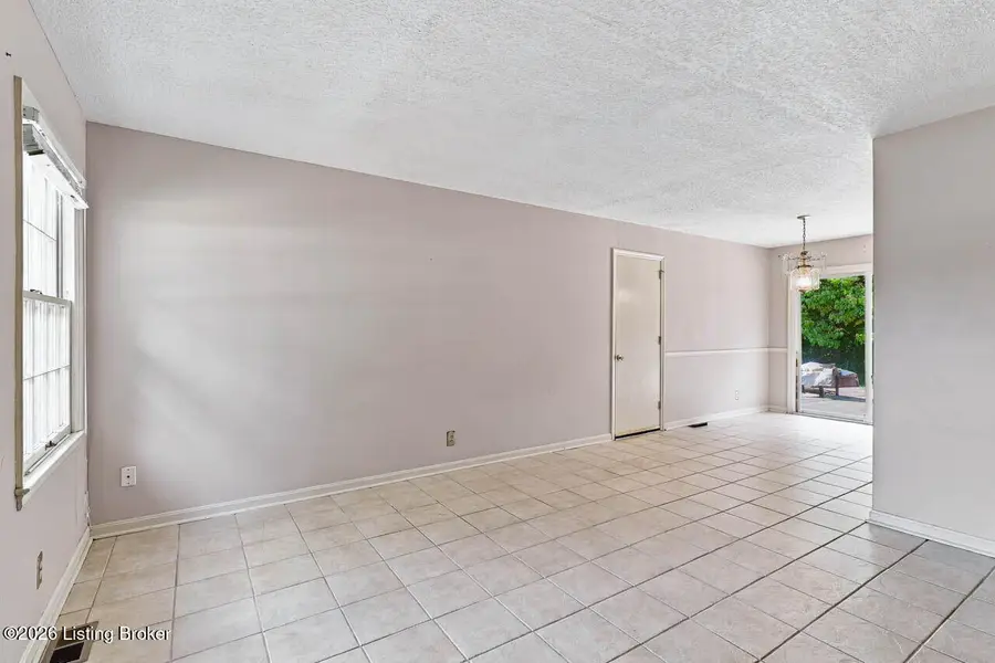 8801 Blossom Ln, Louisville, KY 40242 - #3