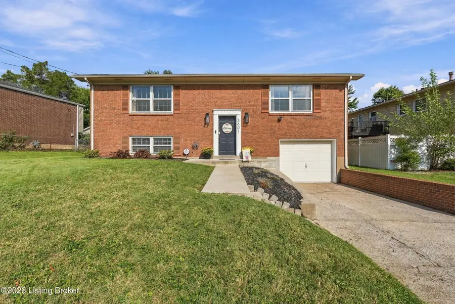 8601 Gainsborough Dr, Louisville, KY 40291 - #2