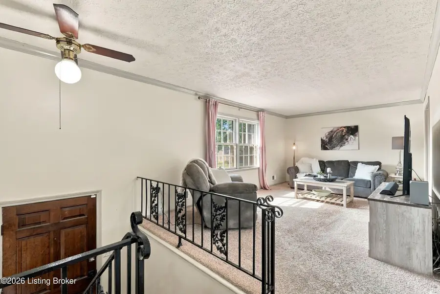 8601 Gainsborough Dr, Louisville, KY 40291 - #3