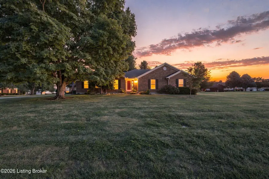 1318 Worth Ave, Shepherdsville, KY 40165 - #2