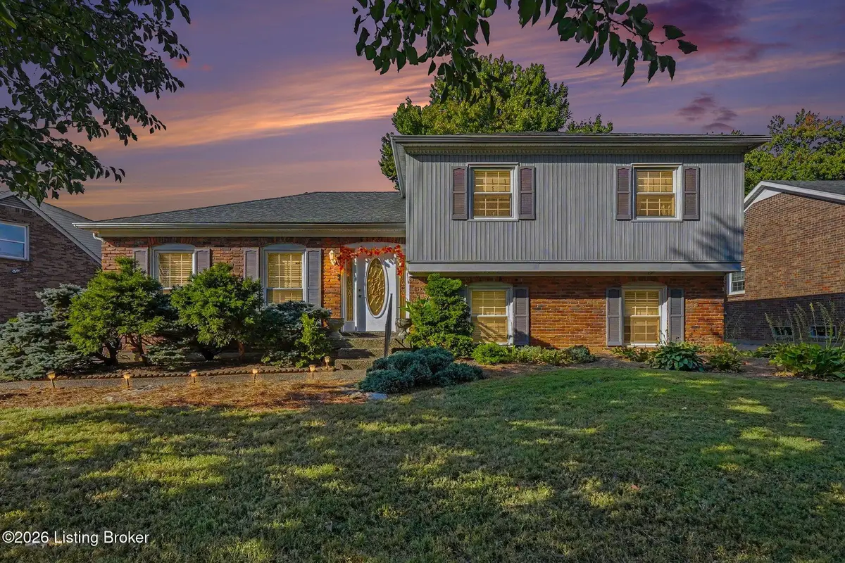 1202 Holsworth Ln, Louisville, KY 40222 - #1