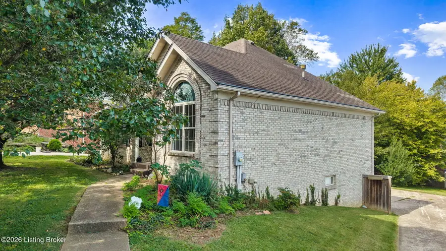 805 Auburn Oaks Dr, Louisville, KY 40214 - #3