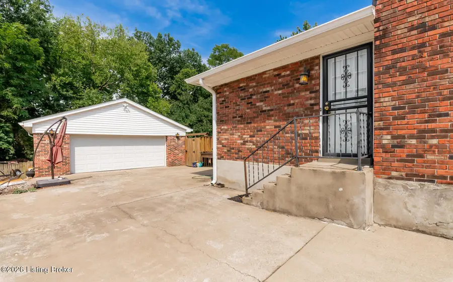 8300 Twisted Pine Rd, Louisville, KY 40219 - #3