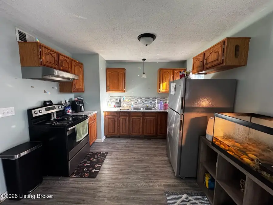 9720 Titan Dr, Louisville, KY 40229 - #3