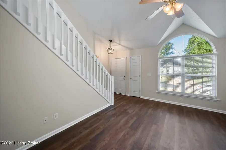 3925 Pinoak View Ct, Louisville, KY 40299 - #2