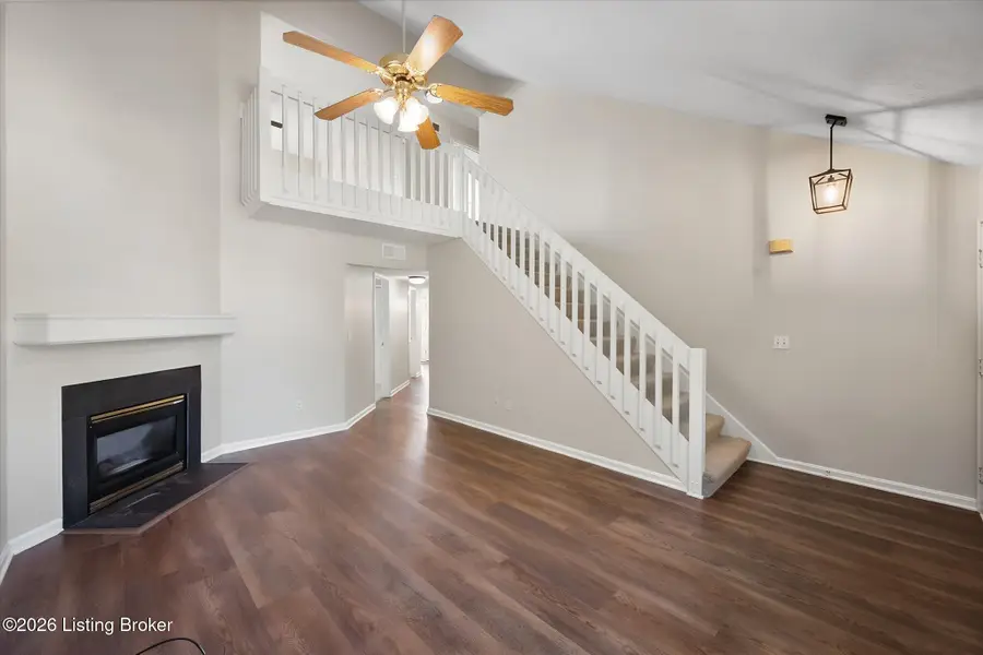 3925 Pinoak View Ct, Louisville, KY 40299 - #3