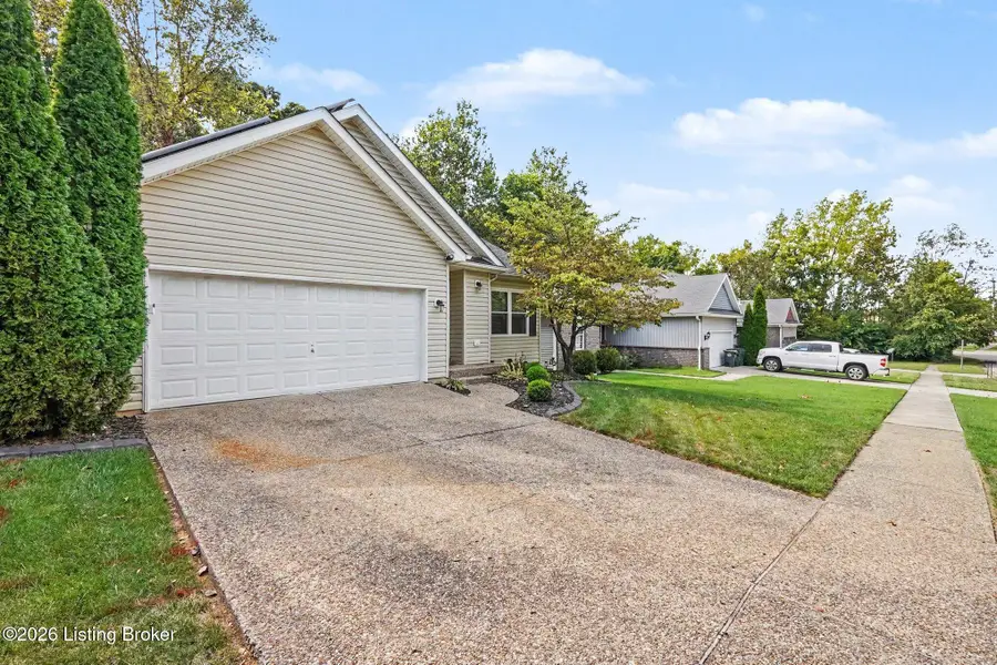 10400 Pinoak View Dr, Jeffersontown, KY 40299 - #3
