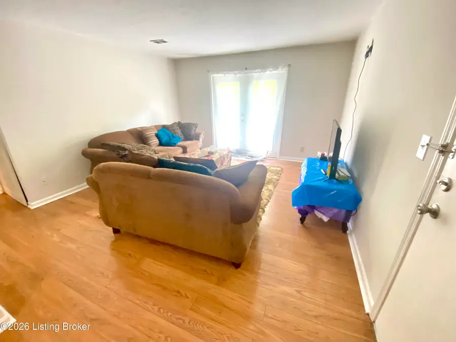 206 Flanders Ct #8, Louisville, KY 40218 - #3