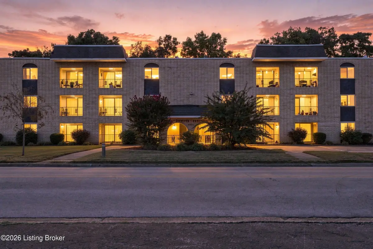 4825 Sherburn Ln #109-B, Louisville, KY 40207 - #1