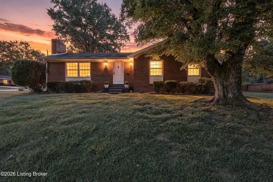 10300 S Dodge Ln, Louisville, KY 40272 - #2