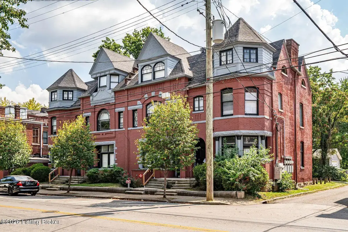 110 W Oak St, Louisville, KY 40203 - #1