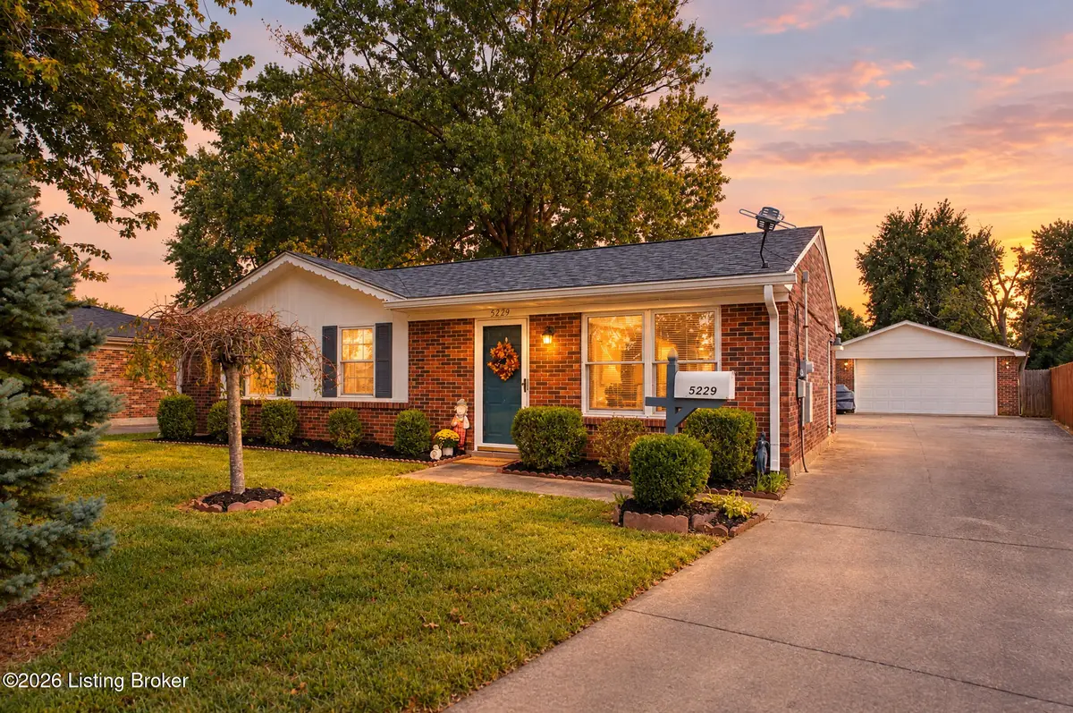 5229 Mount Holyoke Dr, Louisville, KY 40216 - #1
