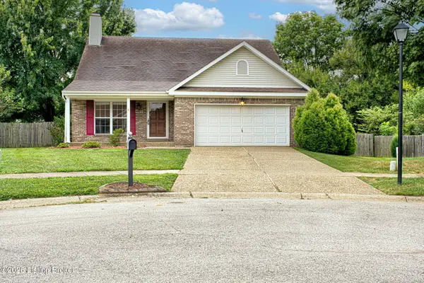 4823 Oak Pointe Dr, Louisville, KY 40245